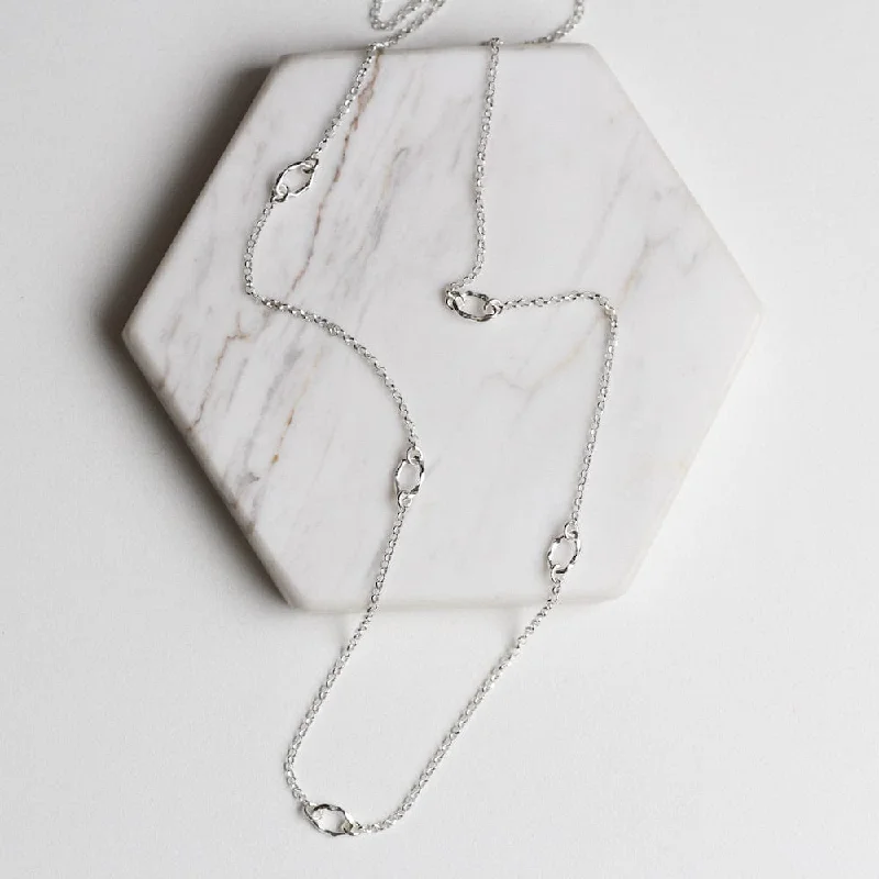 Long Chain with Hammered Oval Stations