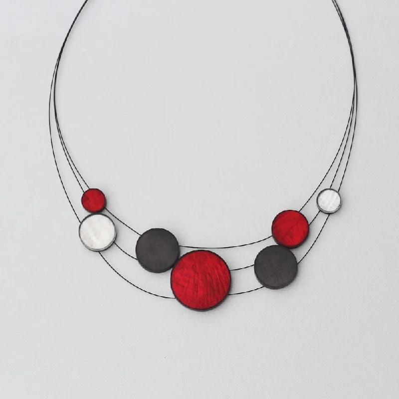 3 STRAND RED MIX RESIN NECKLACE