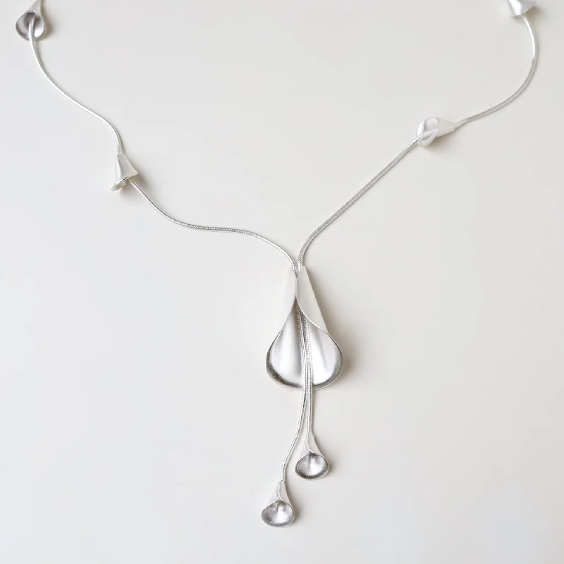 Calla Lilly Lariat